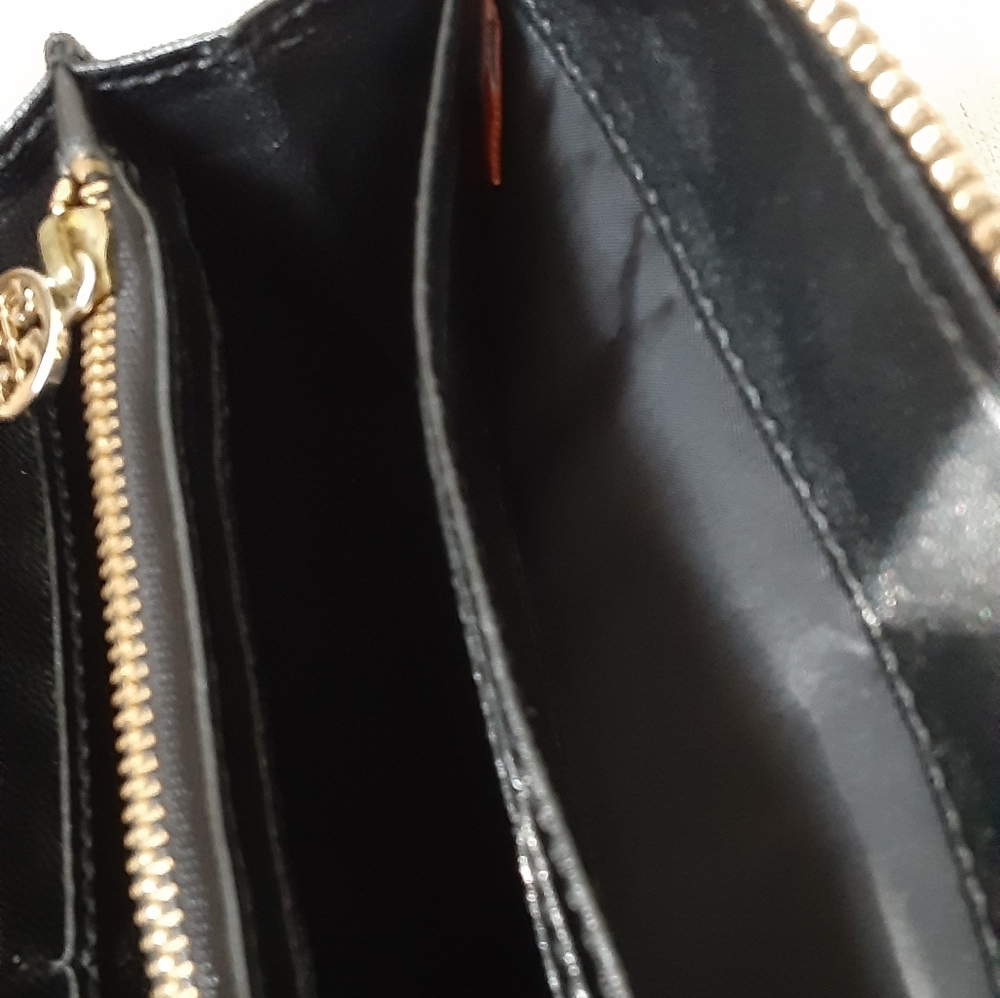 Tory Burch Black Wallet with Gold Logo - Picture 11 of 12